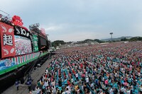 「SMBC / 三井住友銀行 Presents 超いきものまつり2016 地元でSHOW!! ～厚木でしょー!!!～ Supported by 爽健美茶」の様子。（写真提供：EPICレコードジャパン）