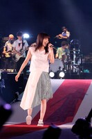 吉岡聖恵（Vo）（写真提供：EPICレコードジャパン）