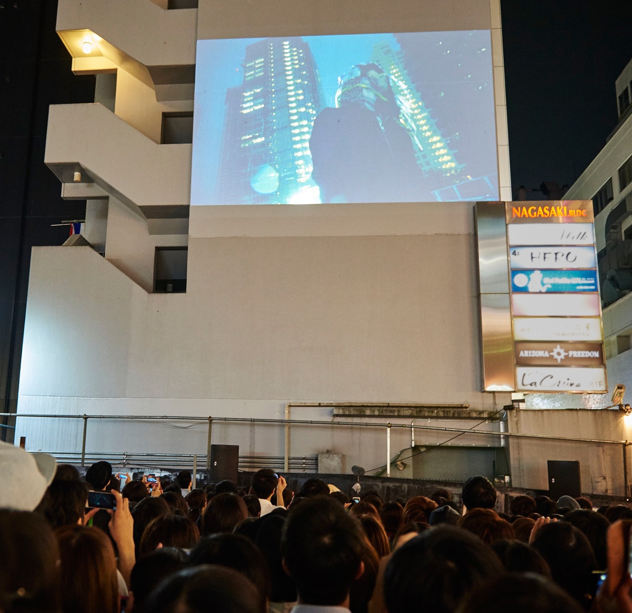 米津玄師「LOSER」MV初上映の様子。