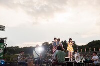 「SMBC / 三井住友銀行 Presents 超いきものまつり2016 地元でSHOW!! ～厚木でしょー!!!～ Supported by 爽健美茶」の様子。（写真提供：EPICレコードジャパン）