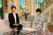 左より福山雅治、黒柳徹子。 (c)テレビ朝日