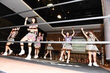 アップアップガールズ（仮）によるライブの様子。