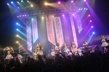 でんぱ組.inc、Wiennersによる「でんぱれーどJAPAN」コラボの様子。（写真提供：ディア・ステージ）