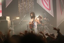 Wiennersによるライブの様子。（写真提供：ディア・ステージ）