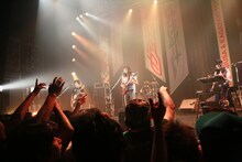 Wiennersによるライブの様子。（写真提供：ディア・ステージ）