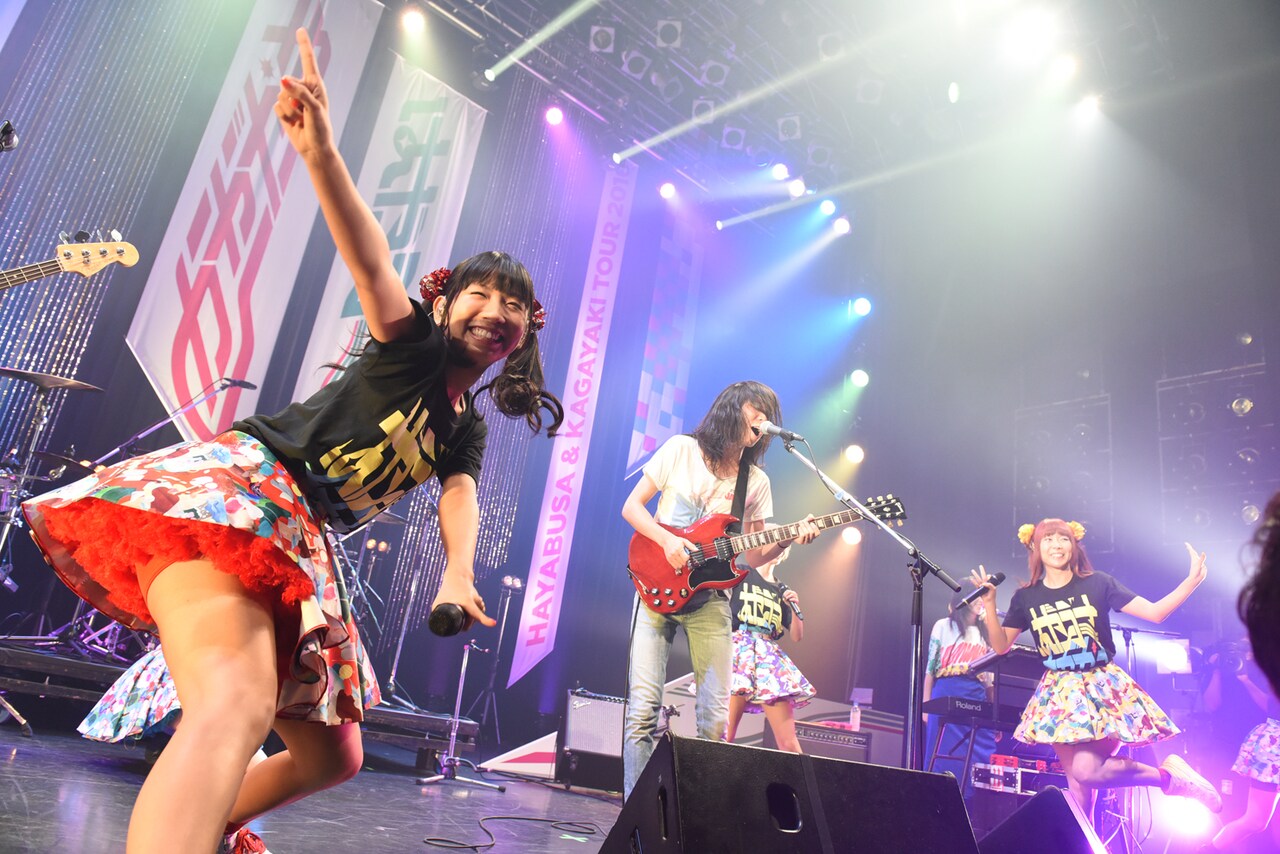 でんぱ組×Wienners、超満員の会場で熱気あふれる3年ぶり対バン