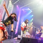でんぱ組×Wienners、超満員の会場で熱気あふれる3年ぶり対バン
