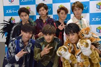 開演前、囲み取材に応じた超特急。