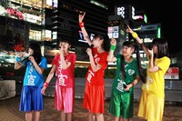 ゲリラライブを行うときめき▽宣伝部。（撮影：木元理）