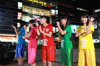 ゲリラライブを行うときめき▽宣伝部。（撮影：木元理）