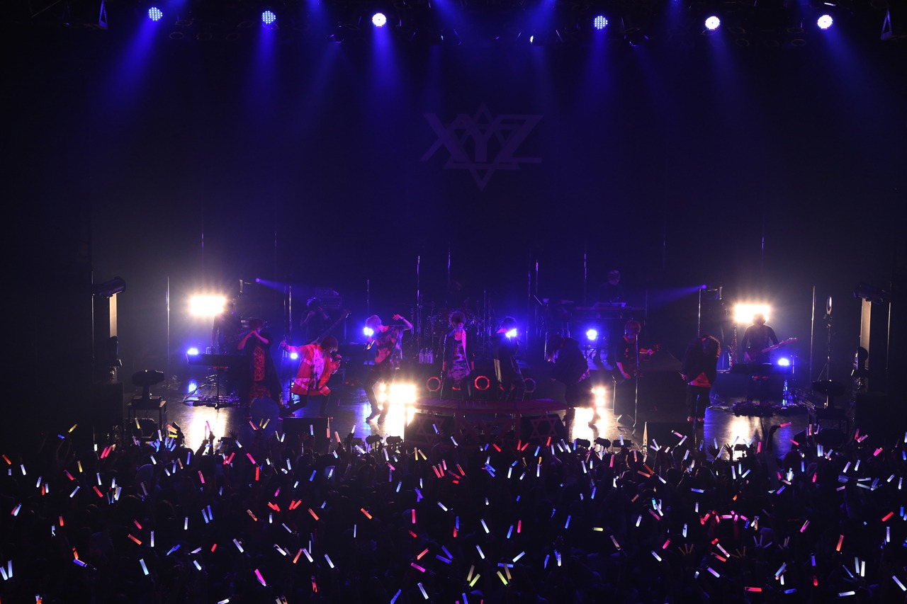 人気画像8位は「luz、そらまふ、赤飯ら豪華共演『XYZ TOUR』札幌にて大団円」より、「Secret Answer」歌唱時の様子。