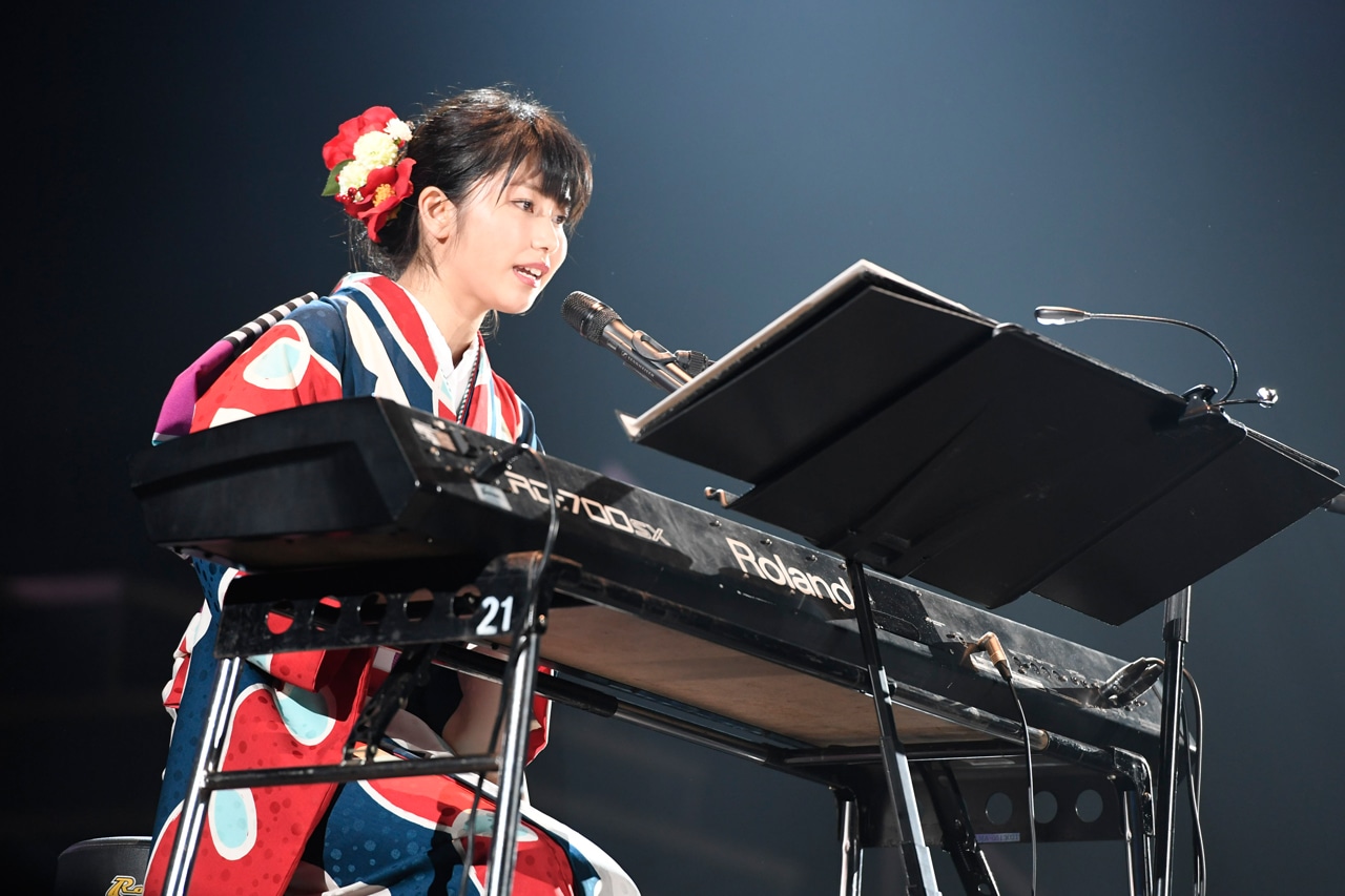 横山由依 (c)AKS