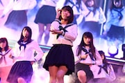 AKB48「AKB48グループ同時開催コンサートin横浜 ~今年はランクインできました祝賀会~」の模様。(c)AKS