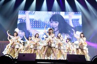 AKB48「AKB48グループ同時開催コンサートin横浜 ～今年はランクインできました祝賀会～」の模様。(c)AKS