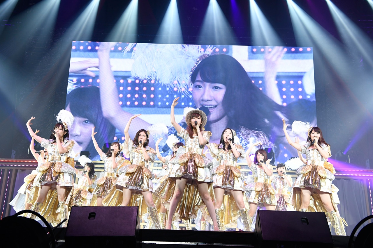 「AKB48グループ同時開催コンサートin横浜～今年はランクインできました祝賀会～」の様子。(c)AKS
