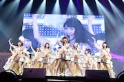AKB48「AKB48グループ同時開催コンサートin横浜 ~今年はランクインできました祝賀会~」の模様。(c)AKS
