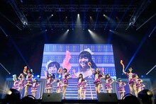 「AKB48グループ同時開催コンサートin横浜～今年はランクインできました祝賀会～」の様子。(c)AKS