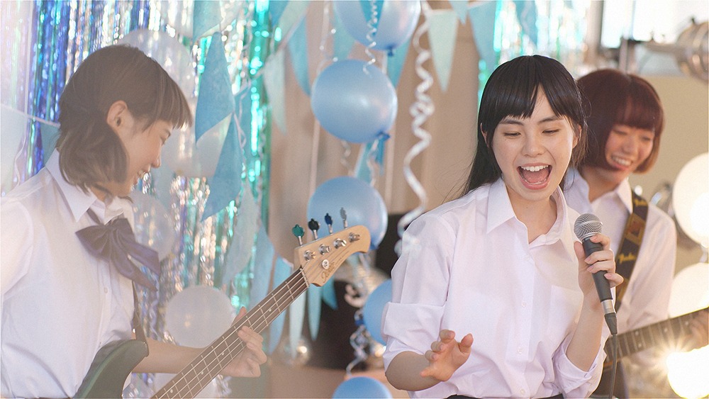 サイダーガール「オーバードライブ」ミュージックビデオのワンシーン。