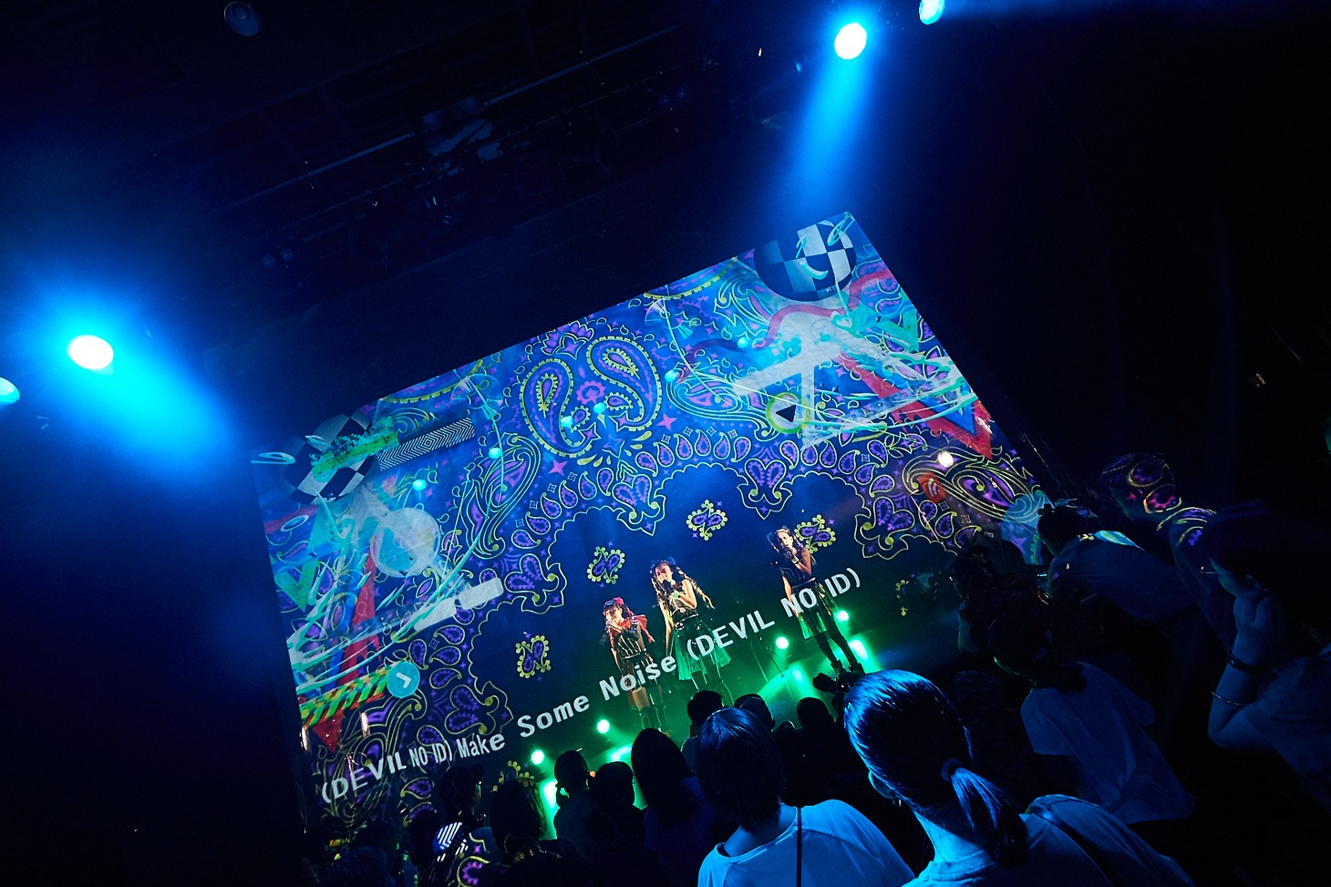 「『POPCONE LIVE!』DEVIL NO ID LAUNCH LIVE & UTOMARU ART EXHIBITION」の様子。（photo by katsuhiko morihiro）