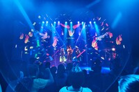 「『POPCONE LIVE!』DEVIL NO ID LAUNCH LIVE & UTOMARU ART EXHIBITION」の様子。（photo by katsuhiko morihiro）