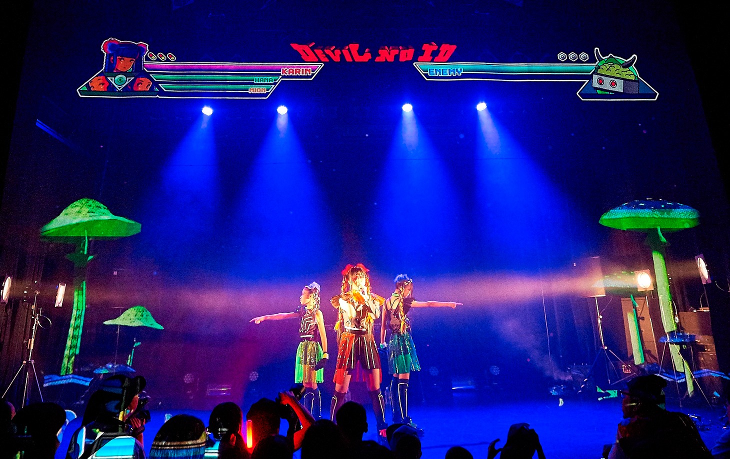 「『POPCONE LIVE!』DEVIL NO ID LAUNCH LIVE & UTOMARU ART EXHIBITION」の様子。（photo by katsuhiko morihiro）