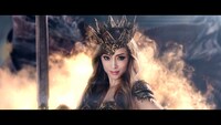 「CLASH OF QUEENS」のCM「RACE QUEEN」編のワンシーン。
