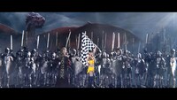 「CLASH OF QUEENS」のCM「RACE QUEEN」編のワンシーン。