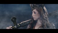 CLASH OF QUEENS」のCM「QUEEN'S SONG」編のワンシーン。