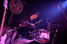 シミズヒロフミ（Dr / PELICAN FANCLUB）（Photo by Daisuke Miyashita）