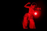 コムアイ（撮影：横山マサト）