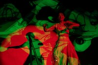 コムアイ（撮影：横山マサト）