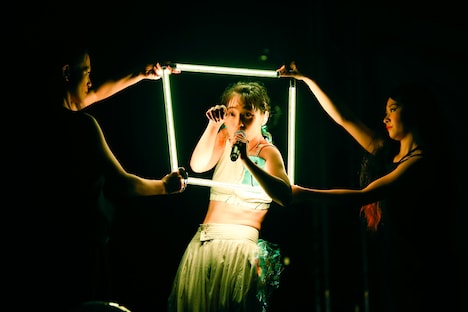 コムアイ（撮影：横山マサト）