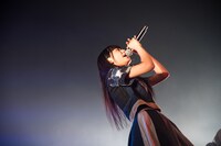 プティパ -petit pas!-によるライブの様子。（撮影：稲垣謙一）