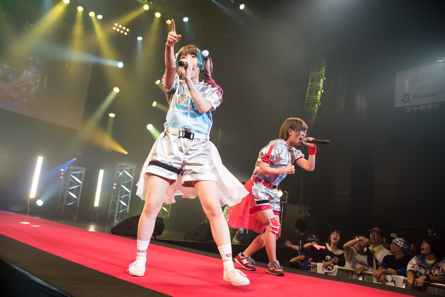 ゆるめるモ！によるライブの様子。（撮影：稲垣謙一）