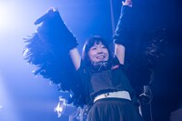 BELLRING少女ハートによるライブの様子。（撮影：稲垣謙一）