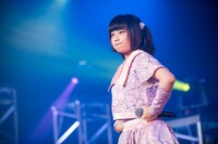 神宿によるライブの様子。（撮影：稲垣謙一）