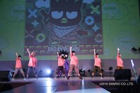 スタメンKiDSとバッドばつ丸のコラボの様子。（撮影：笹森健一）