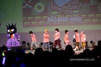 スタメンKiDSとバッドばつ丸のコラボの様子。（撮影：笹森健一）
