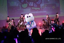 SUPER★DRAGONとけろけろけろっぴのコラボの様子。（撮影：笹森健一）