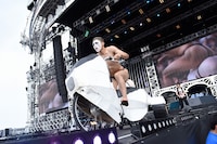 ゴールデンボンバー（撮影：釘野孝宏）