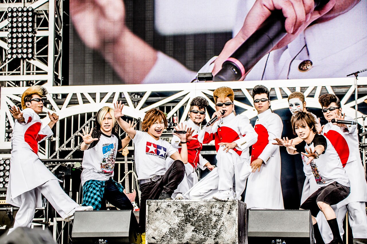 氣志團とゴールデンボンバー。（撮影：青木カズロー）