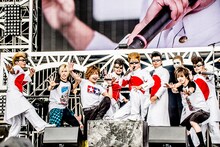 氣志團とゴールデンボンバー。（撮影：青木カズロー）