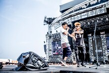 森山直太朗と綾小路翔（Vo / 氣志團）（撮影：青木カズロー）