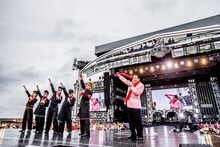 氣志團とアントニオ猪木。（撮影：青木カズロー）