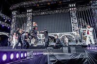 東京スカパラダイスオーケストラと氣志團のコラボレーション。（撮影：青木カズロー）