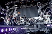 東京スカパラダイスオーケストラと氣志團のコラボレーション。（撮影：青木カズロー）