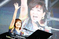 清水ミチコ（撮影：佐藤薫）