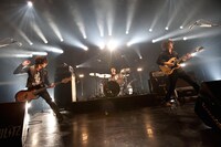 「DOES 10th Anniversary Live『Thanksgiving!』in AKASAKA BLITZ」の様子。（撮影：新保勇樹）