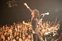 「DOES 10th Anniversary Live『Thanksgiving!』in AKASAKA BLITZ」の様子。（撮影：新保勇樹）