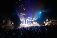 「DOES 10th Anniversary Live『Thanksgiving!』in AKASAKA BLITZ」の様子。（撮影：新保勇樹）